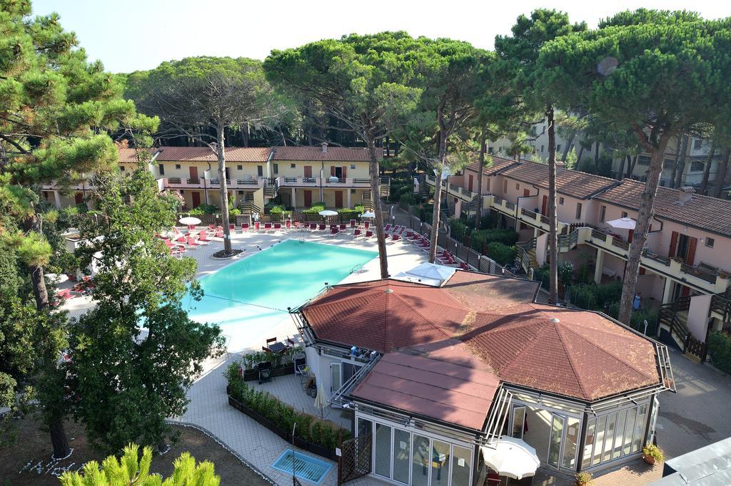 Residence Il Parco Dei Pini Marina Romea Bagian luar foto